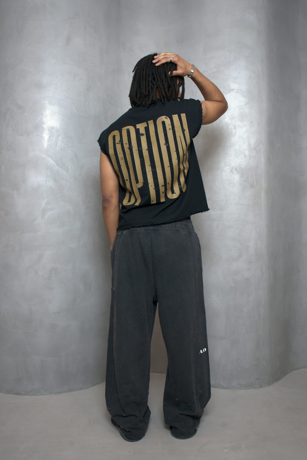 SLEEVELESS T-SHIRT To Whiten Fabric