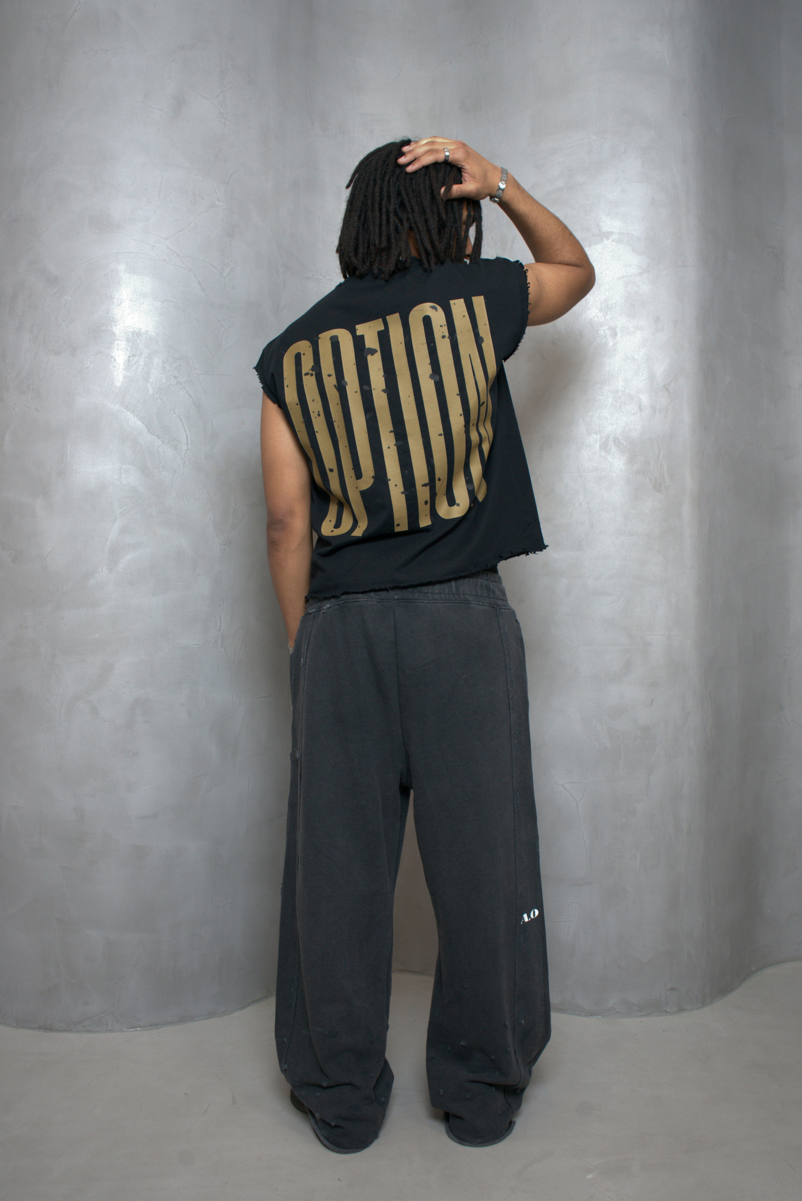 SLEEVELESS T-SHIRT To Whiten Fabric