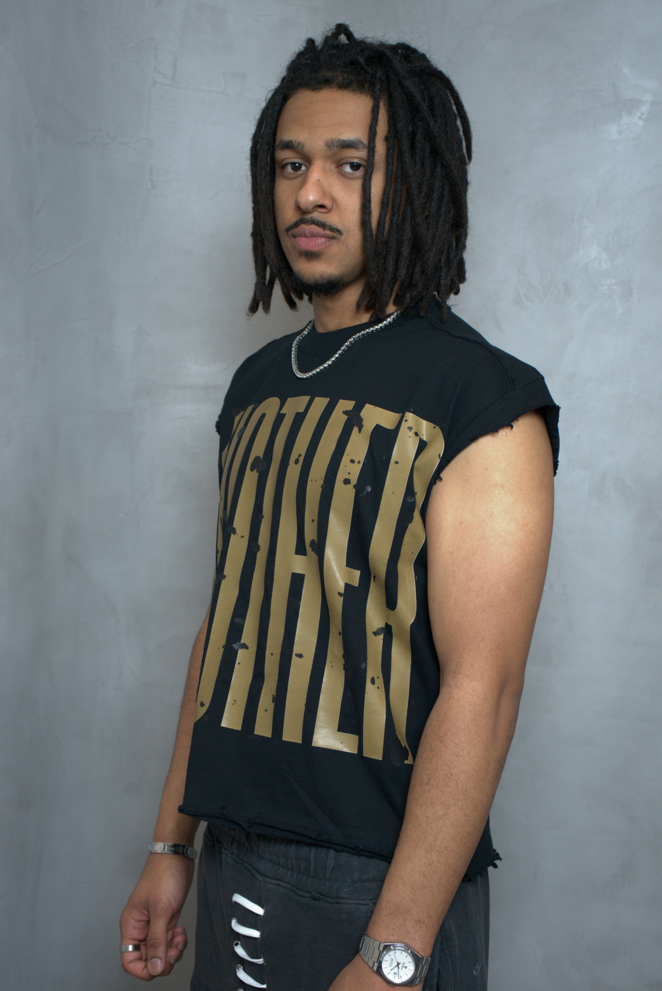 SLEEVELESS T-SHIRT To Whiten Fabric